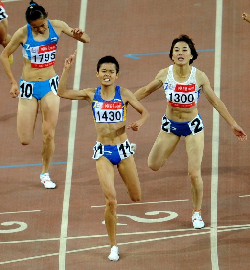 图文薛飞夺得女子1500米冠军亚军有点遗憾