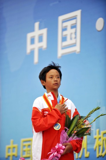 张晓天获得男子单人艇op级冠军.   新华社记者陈晔华摄