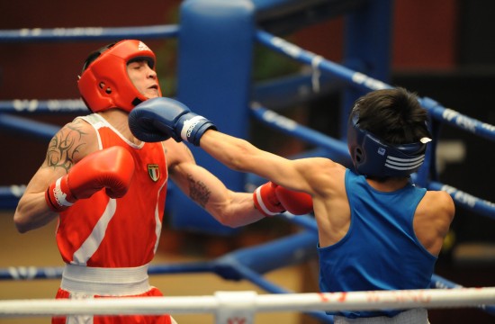 图文中国拳击公开赛拉开战幕江根伟出拳狠辣