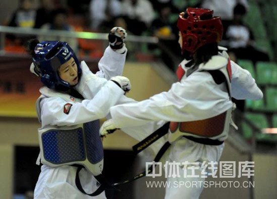 图文-全国跆拳道锦标赛首日赛况 李照艺直击要害