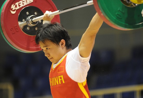 图文全国女子举重锦标赛开赛田源48公斤夺冠