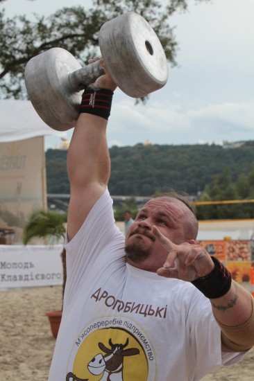 图文乌克兰选拔最强大力士这杠铃一般人举不起来