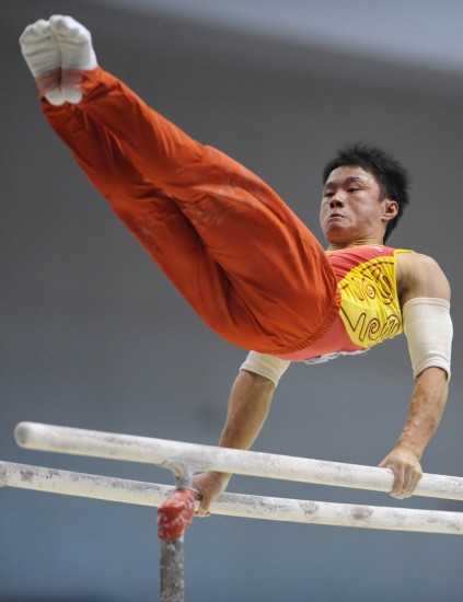 图文全国体操锦标赛男子双杠赛况四川选手冯喆