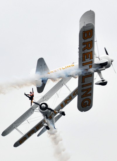 图文-中国大足国际航空体育旅游节开幕 对飞避闪