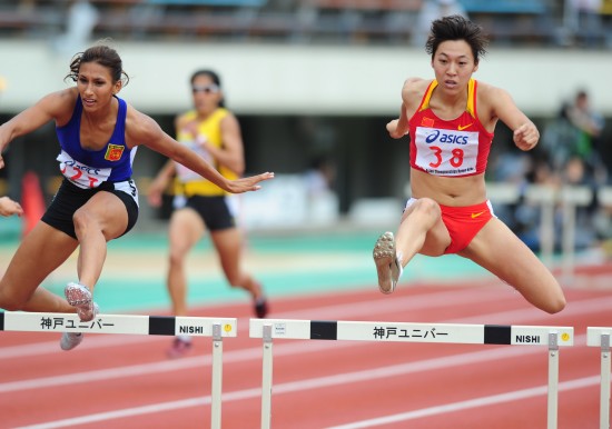 图文亚锦赛女子400米跨栏杨奇进决赛杨奇在比赛中