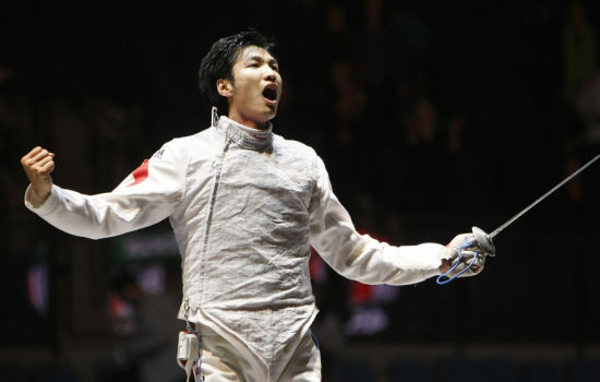北京时间10月17日凌晨,2011年世界击剑锦标赛,中国男子花剑队依靠雷声