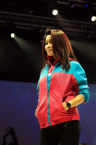 图文cctv伦敦行动启动仪式举行冬日娜展示服装