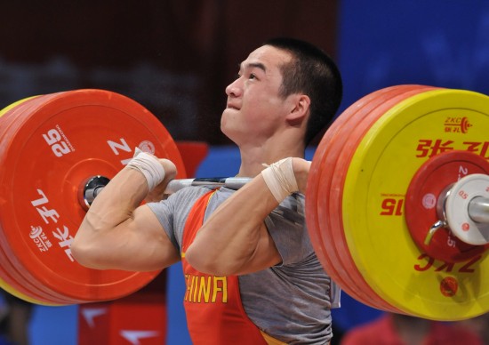 图文全国男子举重锦标赛77公斤级田涛获总成绩季军