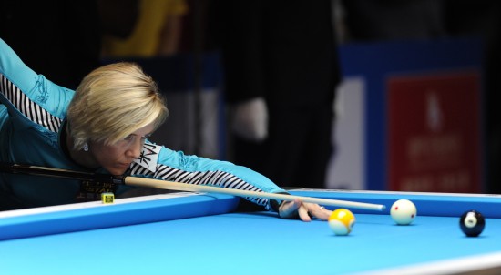 图文-九球世锦赛18日赛况 艾莉森-费雪在比赛中