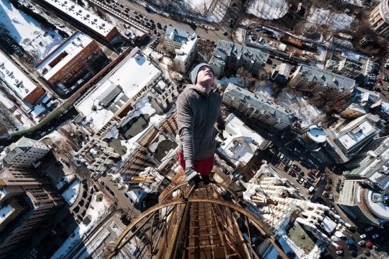 乌克兰青年挑战人类极限高度摄影展示