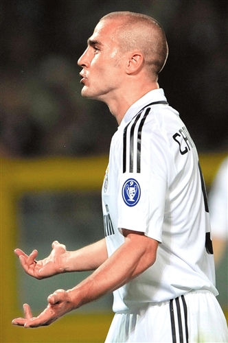 "乌鸦嘴"卡纳瓦罗嘘声中回家