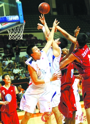 桑拿战广州自由人队开门红 外援pk马曼多送"火锅"_篮球-cba_nike新浪