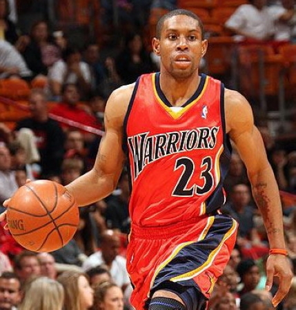 向乔丹致敬詹姆斯放弃23号