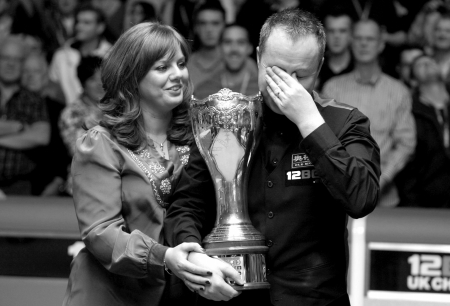 希金斯夺冠后,在妻子面前难掩激动cfp供图威廉姆斯丢掉触手可及的冠军