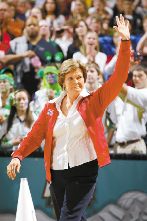 其他栏目 正文   圣玛利亚大学队主教练玛菲特·迈克格雷   男人的