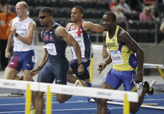 图文田径世锦赛110米栏赛况速度比拼如此紧张