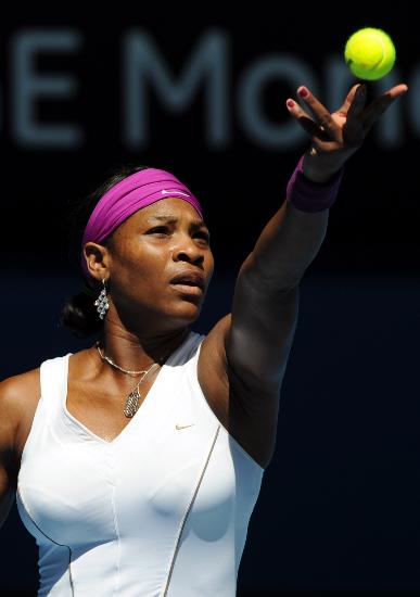 图文小威澳网女单首轮轻松取胜手托明月