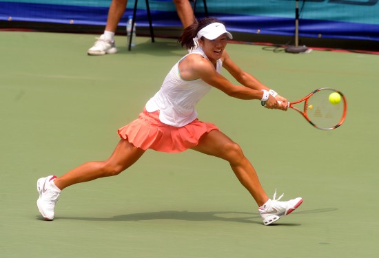 图文彭帅率天津夺全运会女团冠军鲁晶晶反手回球