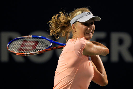 罗杰斯杯开始女单正赛首轮的争夺,其中俄罗斯选手马卡洛娃2-0击败本土