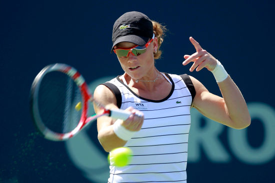 图文罗杰斯杯李娜遭横扫出局斯托瑟戴墨镜上阵