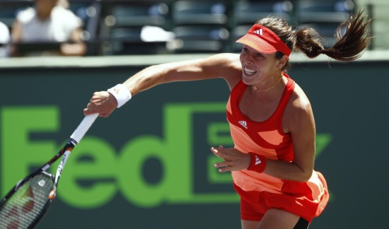 图文-索尼爱立信公开赛精彩赛况 伊万诺维奇发球