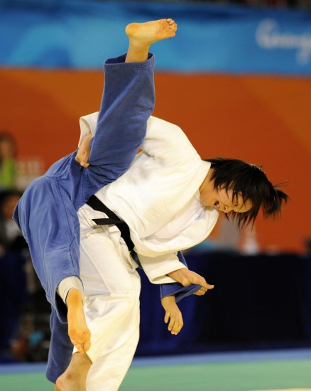 图文女子70柔道公斤级战况漂亮的摔法