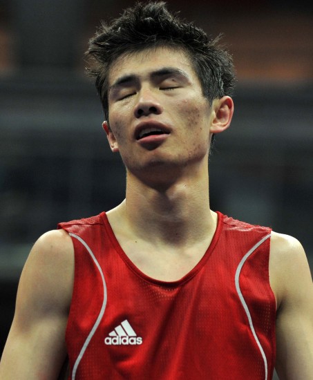 图文-拳击男子60公斤级决赛 胡青失金牌很沮丧